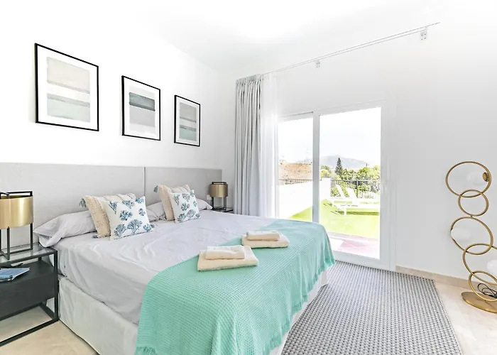 Luxury Paraiso Pueblo Apartment Estepona