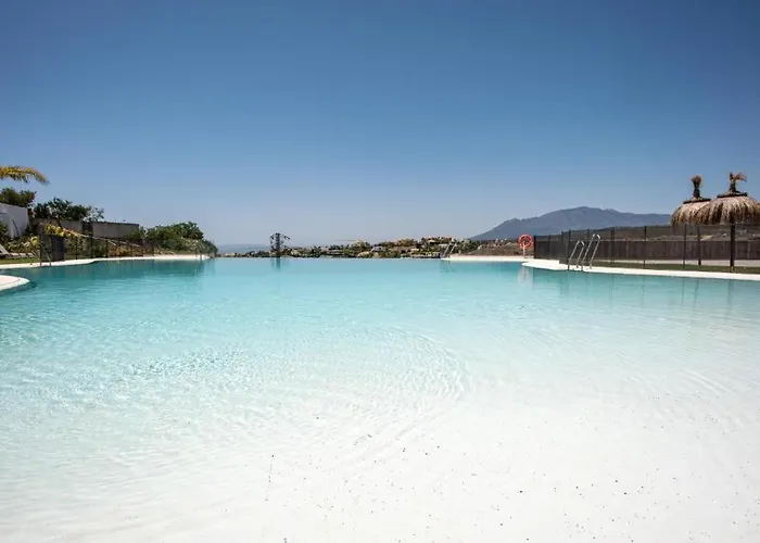 Luxury Paraiso Pueblo Apartment Estepona